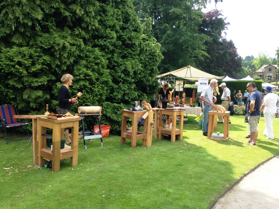 met z'n allen op het grasveld